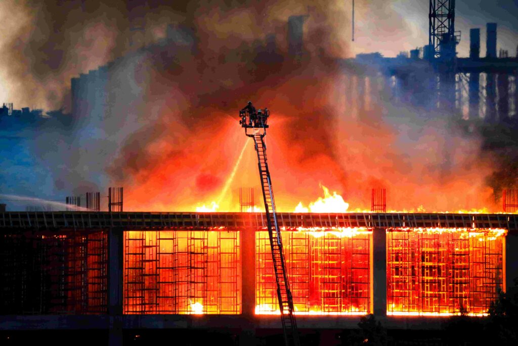 incendie chantier décennale engagée